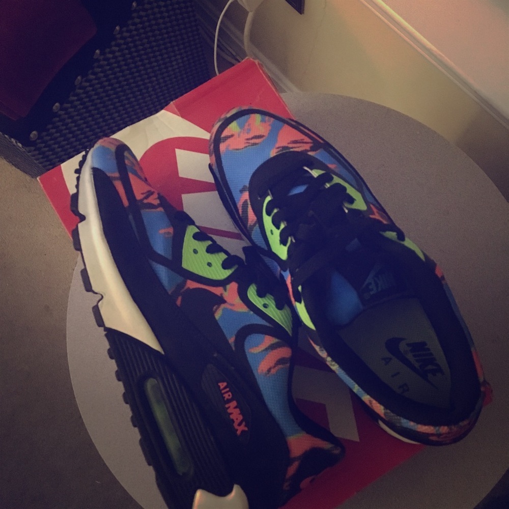 NIKE AIR MAX 90 PREM TAPE!!! Like new size 8.5